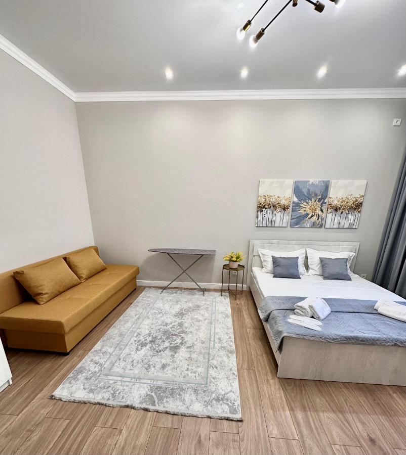 на левом берегу, ханшатыр, центр материнства и детства, нейрохирургия Apartment *